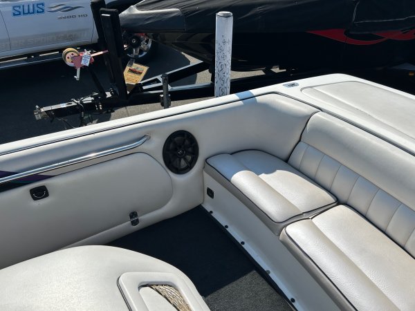 Pre-Owned 1998  powered Power Boat for sale